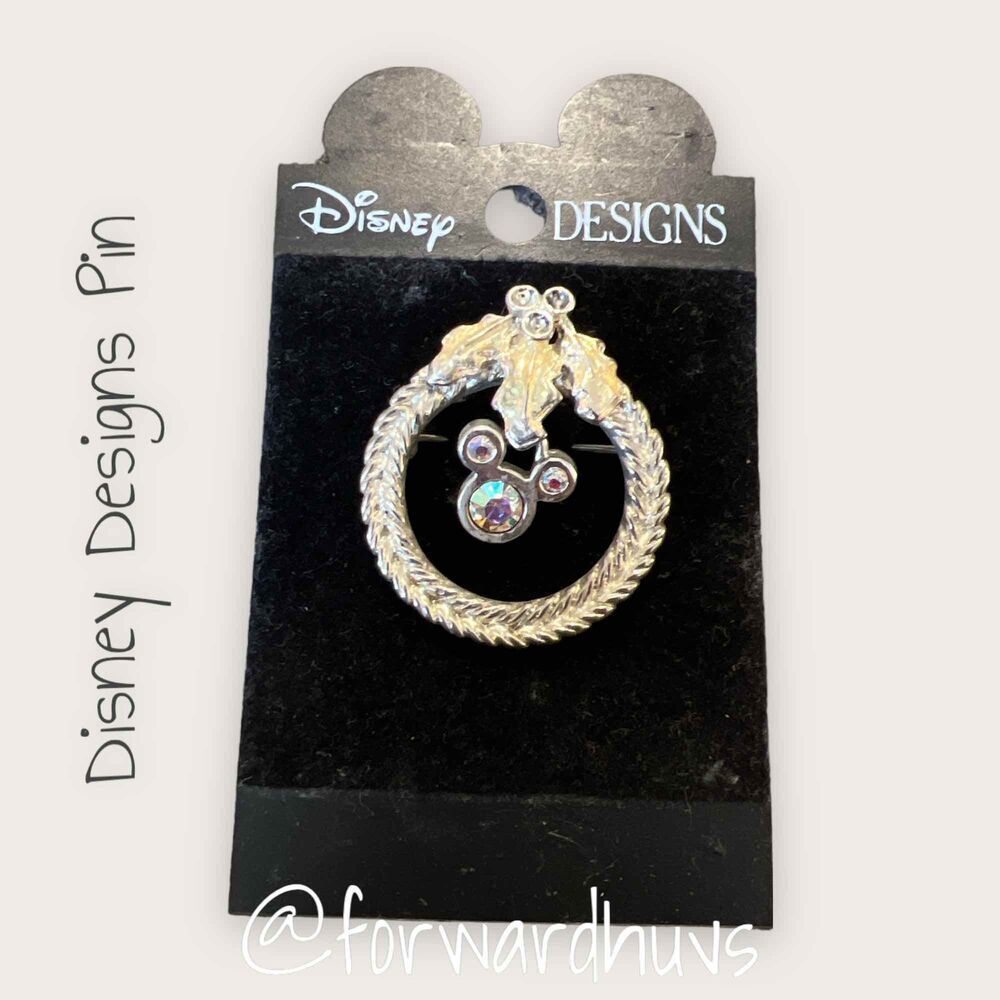 Disney Designs Micky Wreath Pin / Brooch NWT